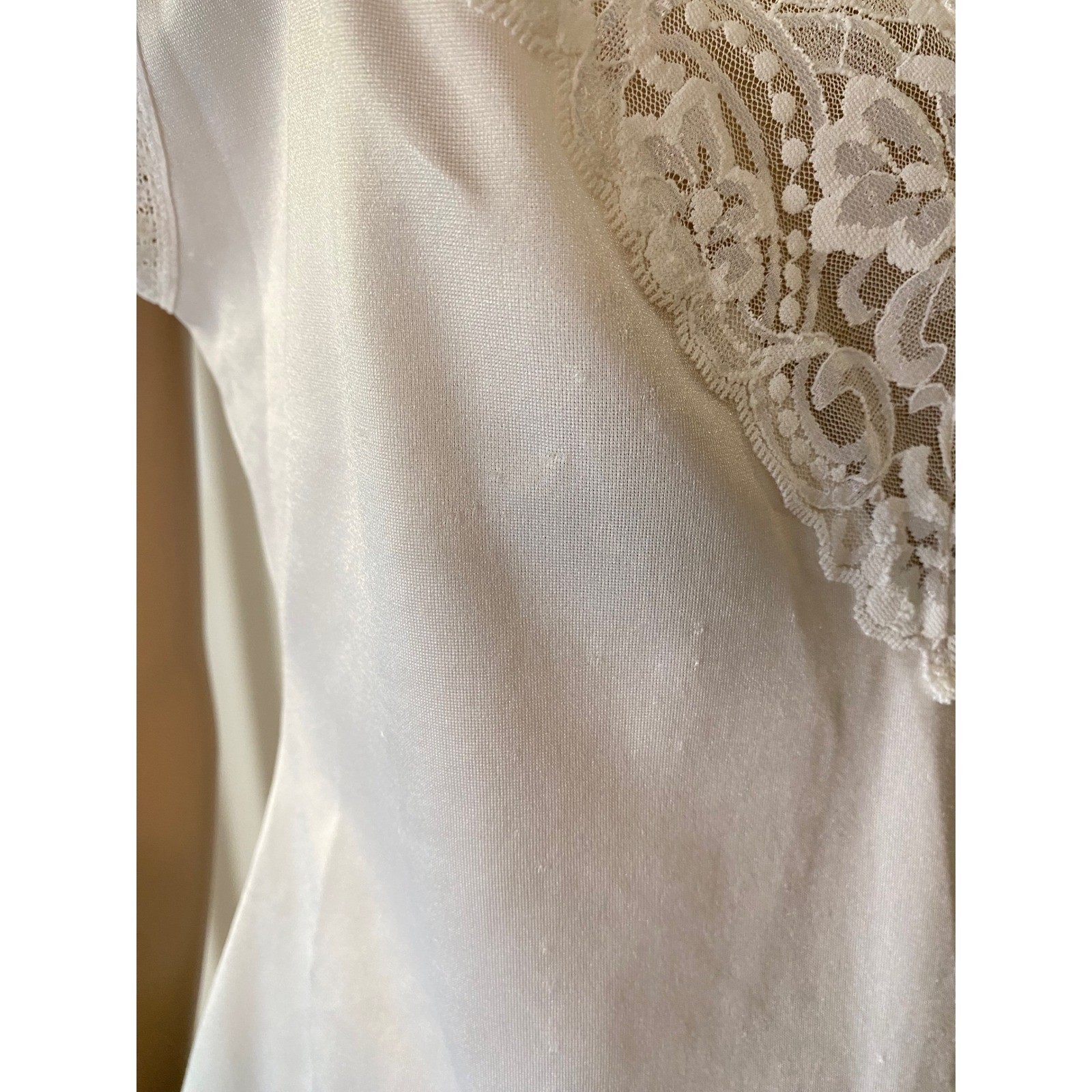Vanity Fair Vintage White Lace Trim Sleeveless Top Camisole 17-152 Womens Medium