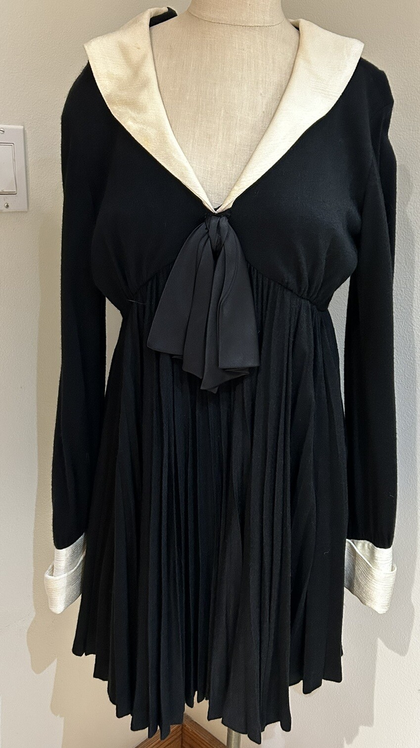 Mr. Mort by Stan Herman 1960&rsquo;s Black Cocktail Dress sz Small Lng Sleeve Vintage