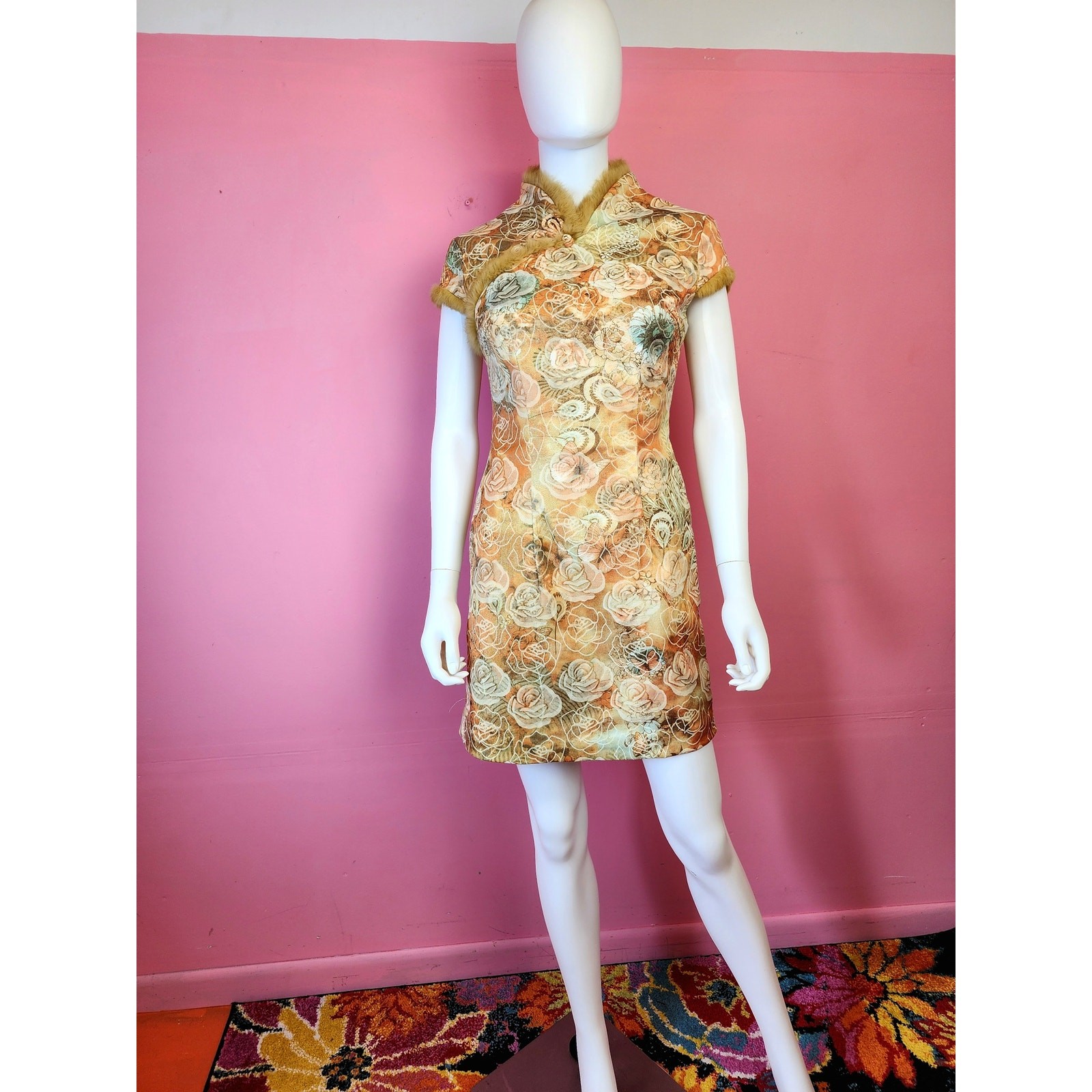 Small Medium Vintage 1990&rsquo;s Gold & Cream Brocade Lurex Faux Fur Lined Cheongsam
