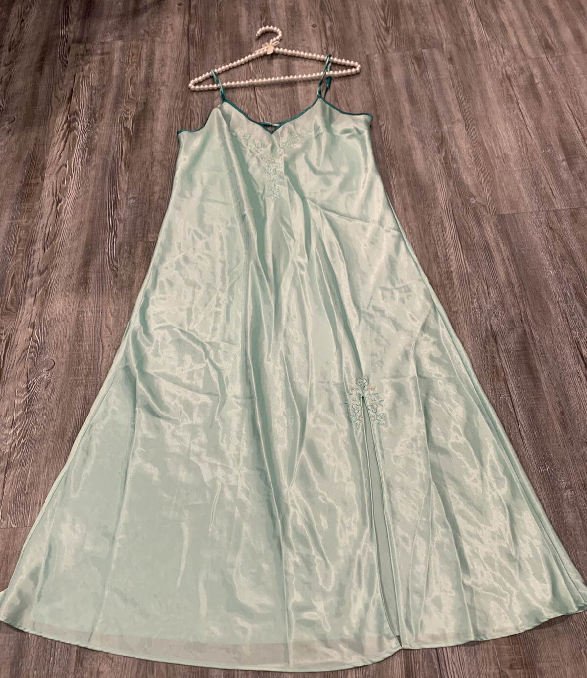 VTG Enchanting Light Green Silky Satin Braid Strap Slit Embroidered Nightdress M