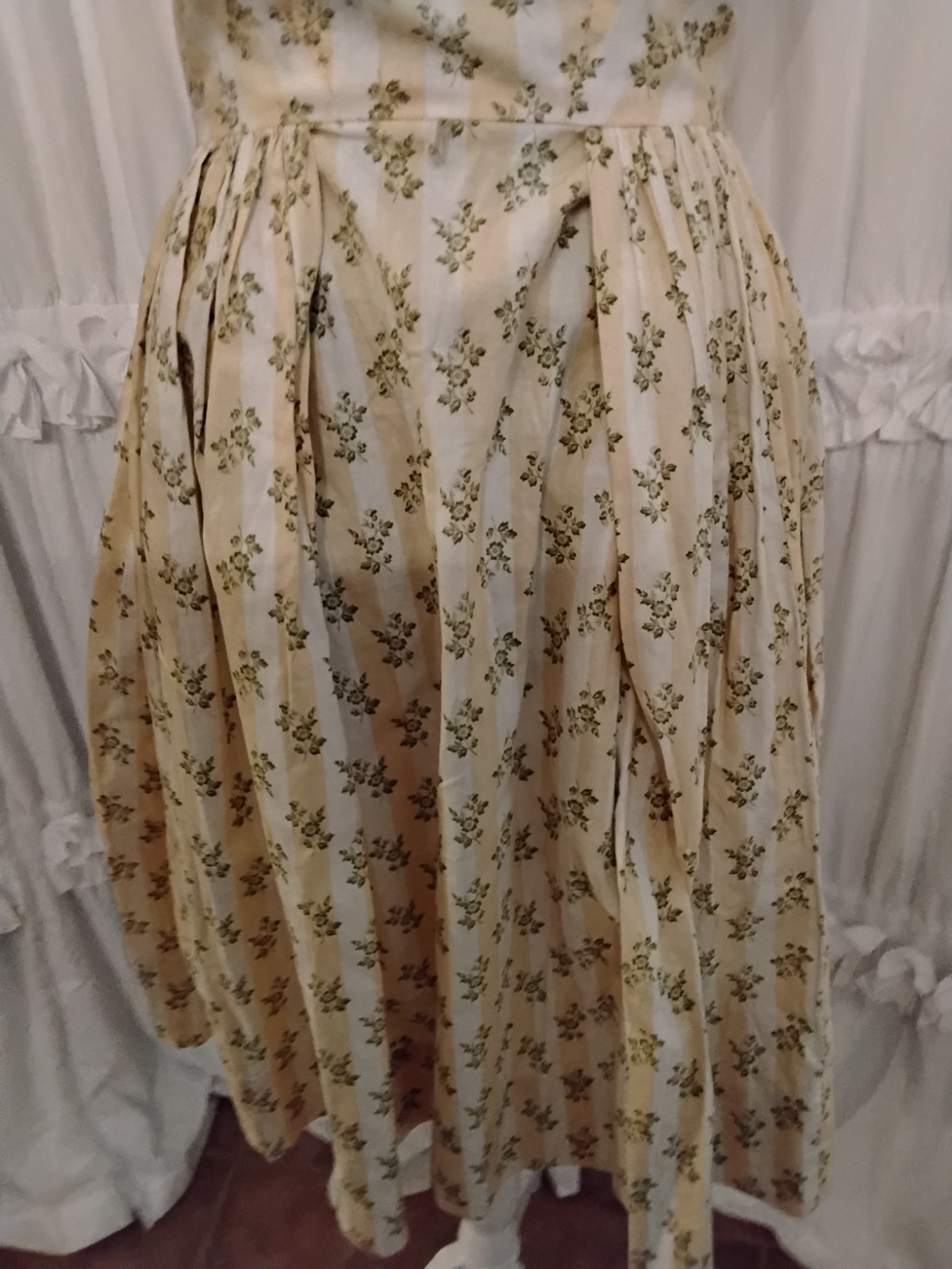 Vintage 1950s 1960s Helen Whiting Cotton Floral Dress S/M Rare Button Back