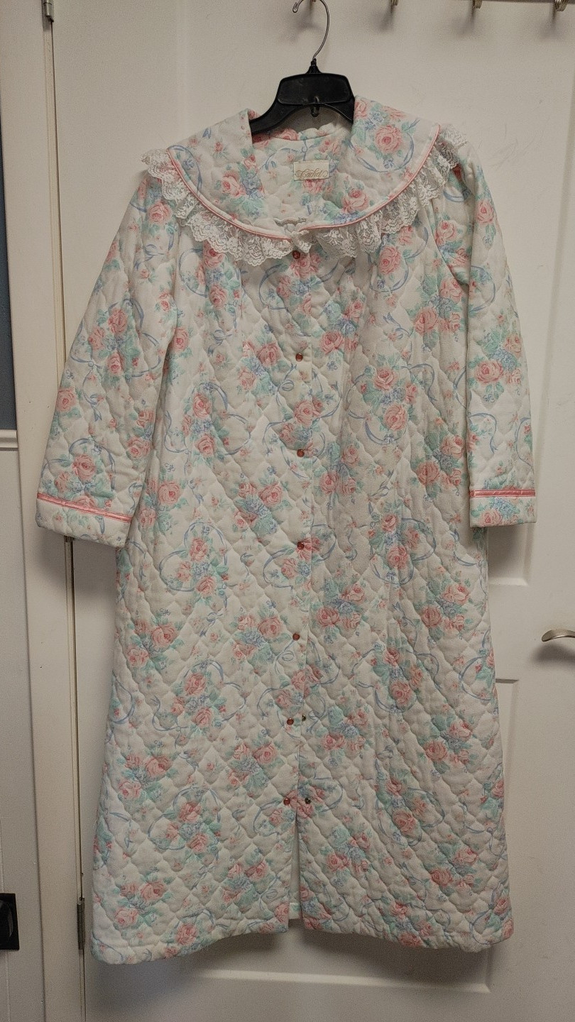 Vintage Cachet Floral Quilted Robe ~ Large