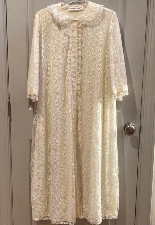 Vintage 1950s-1960s Odette Barsa Full Length Lace Dressing Gown Robe – Small