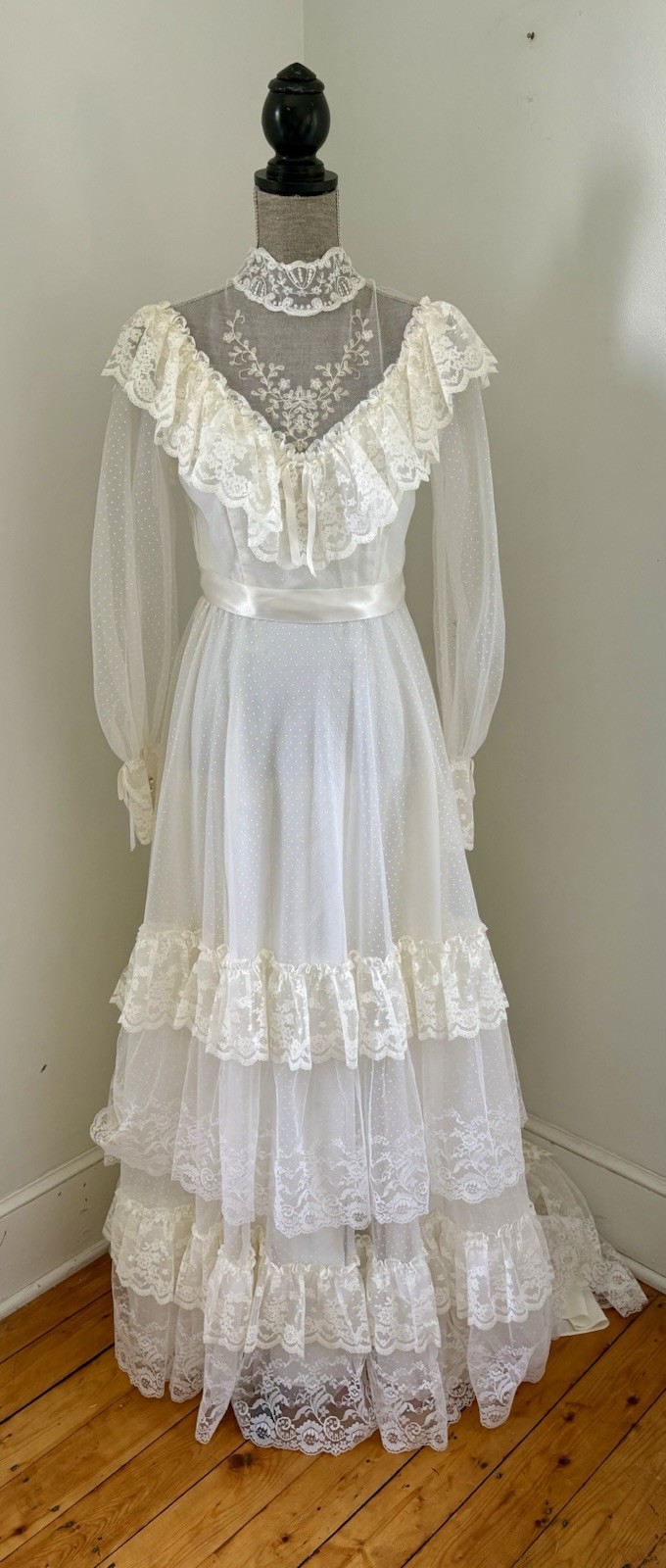 Vintage Alfred Angelo Wedding Dress 1980s Lace Small Polka Dots Size XS