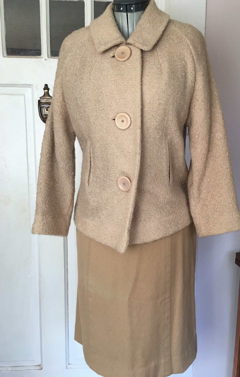1940s Malwin Ivey&rsquo;s L Textured Wool Oatmeal Swing Box Suit Jacket Fully Lined