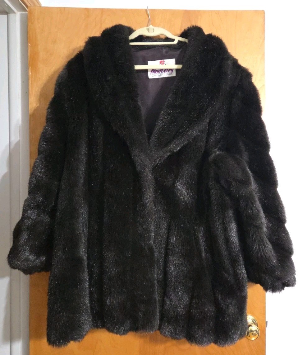 Vtg Woman&rsquo;s Faux Fur Monterey Fashions Black Coat Made In USA Size 20WP