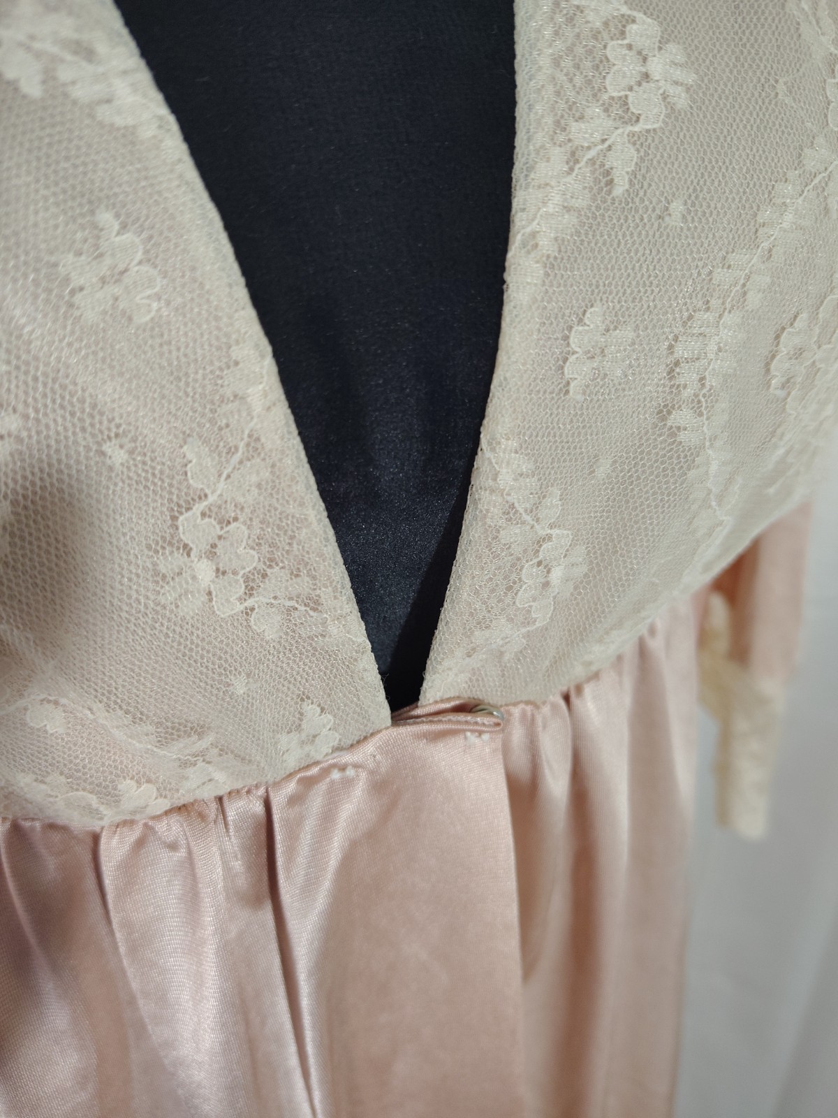VTG 70s Shadowline Peignoir Robe Small Pink Lace Pearl Button Coquette Made USA
