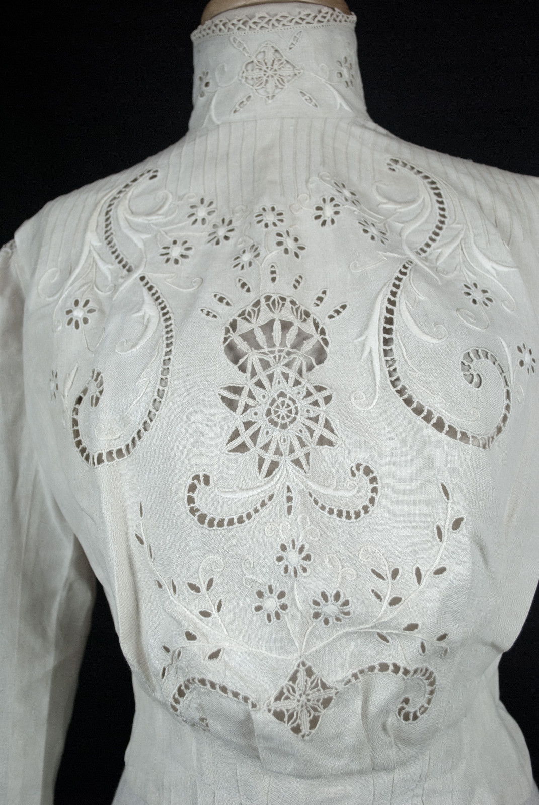 Edwardian 1908 Cutwork Whitework Linen Walking Suit – 3 Piece Outfit