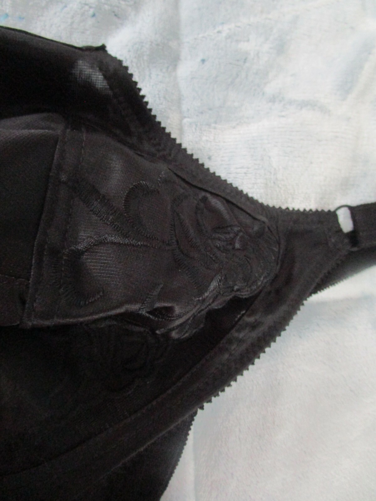 Jolie Intimates Satin Embroidered w/ Sheer Inserts Wireless Black Bra Sz 42D NEW