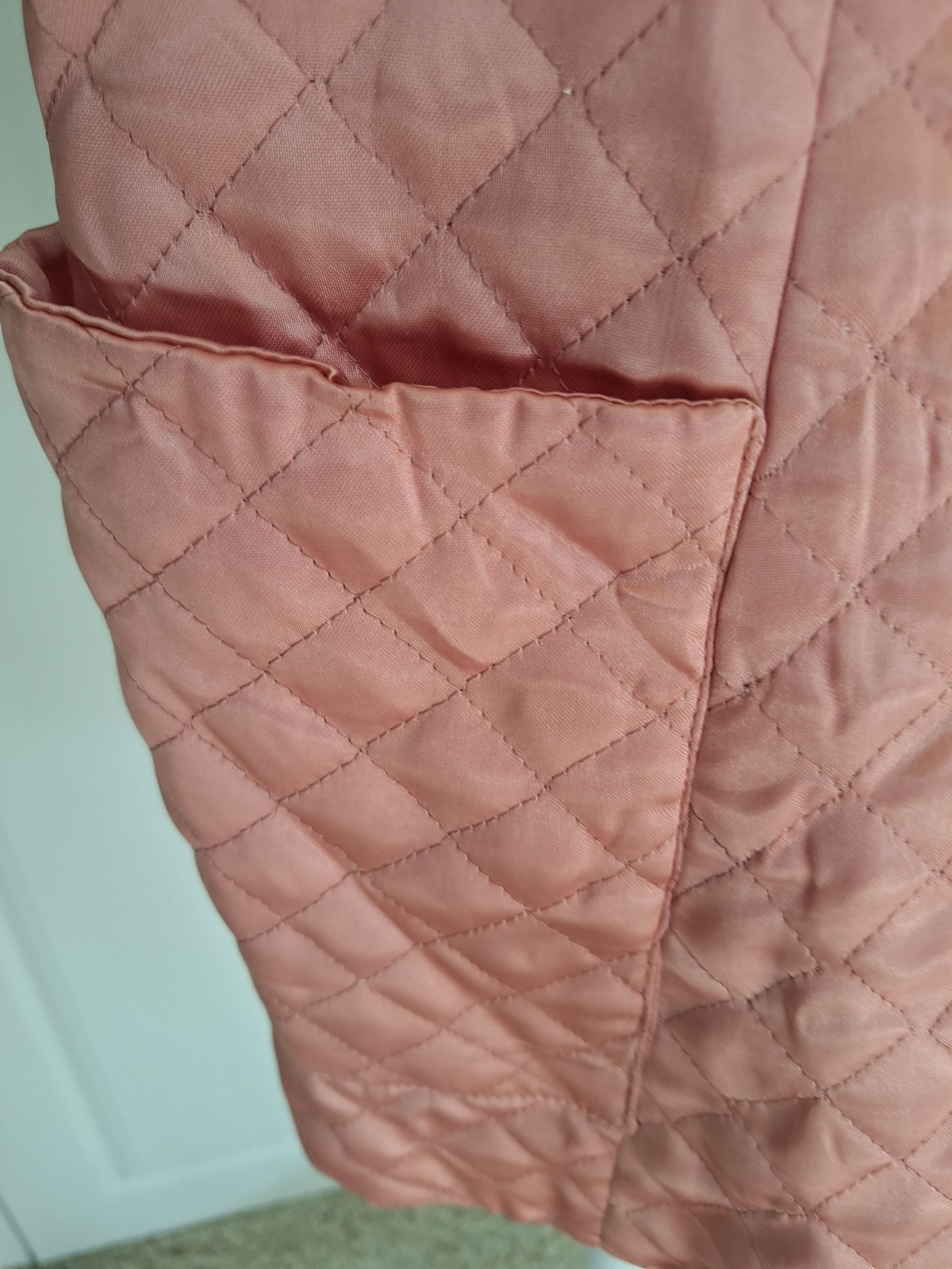 Beautiful Mid-Century Quilted Jacket or Robe Asian Short Sleeve Petite