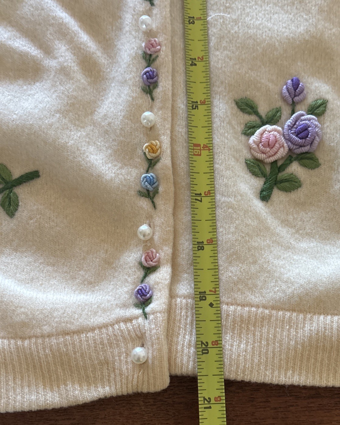 Vintage 1950s Embroidered Rose Flowers Lined Pearls Sweater Cardigan Sz S/M