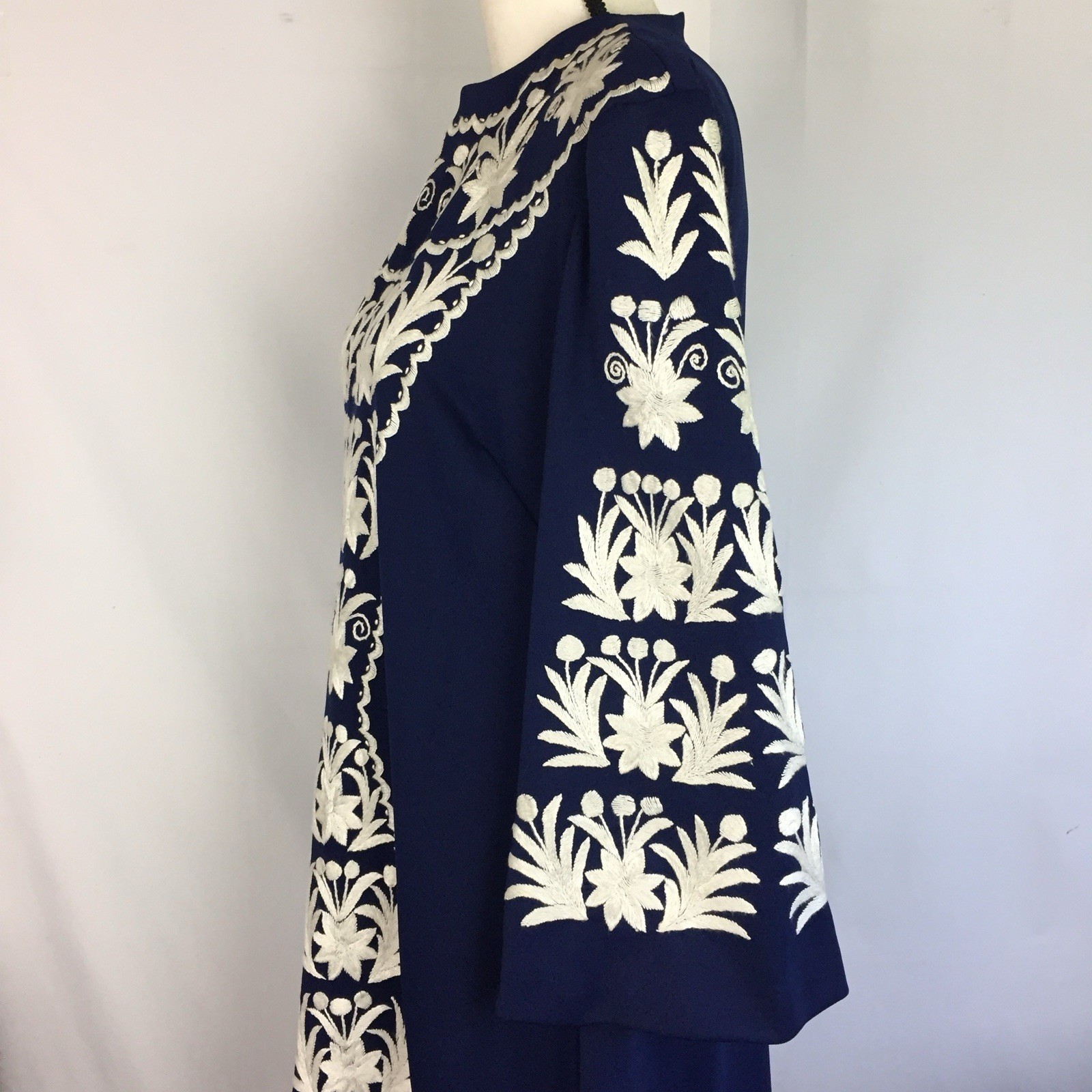 VTG Hand Embroidered Maxi Hostess Gown Dress 3/4 Bell Sleeves Knit 8-10 Bust 39&Prime;