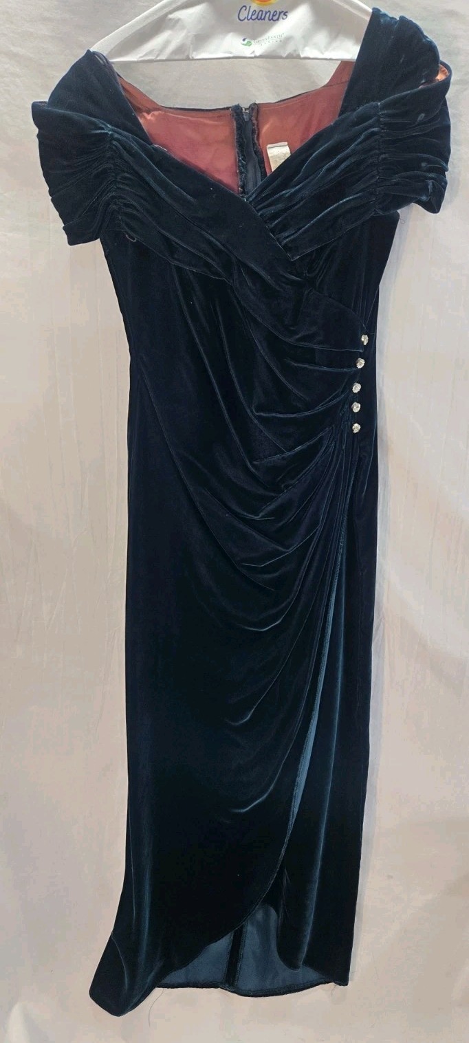 Vintage BARI-JAY Women&rsquo;s 5-6 Green Off Shoulder Velvet Fit & Flare Dress