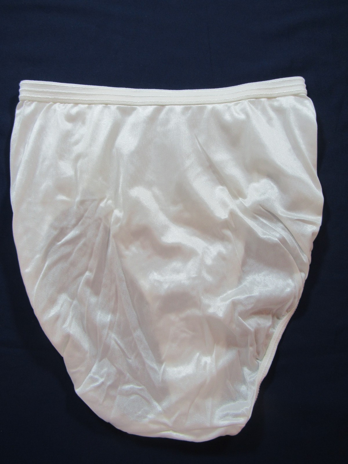 VINTAGE LADY MANHATTAN WHITE SILKY SOFT NYLON HI CUT LEG PANTIES SIZE 5 S NWOT