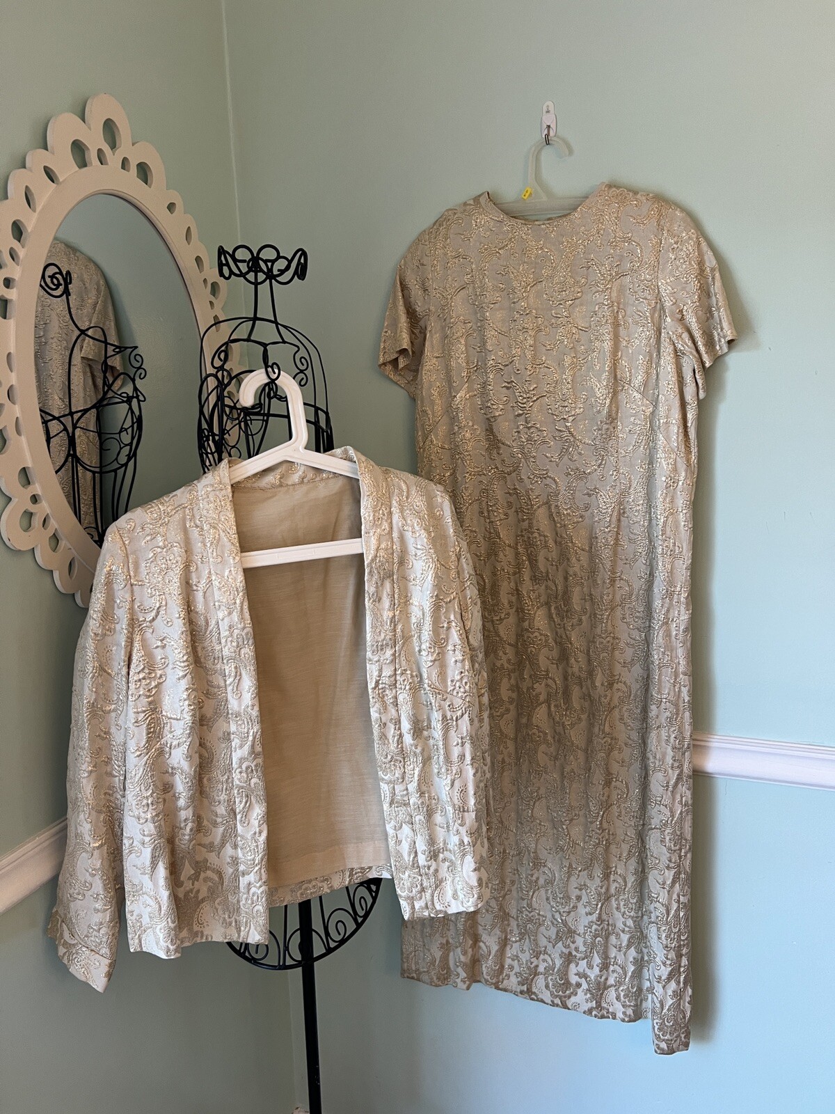 VTG. 1950&rsquo;s Gold CUSTOM MADE – Brocade shift Dress And Jacket Medium