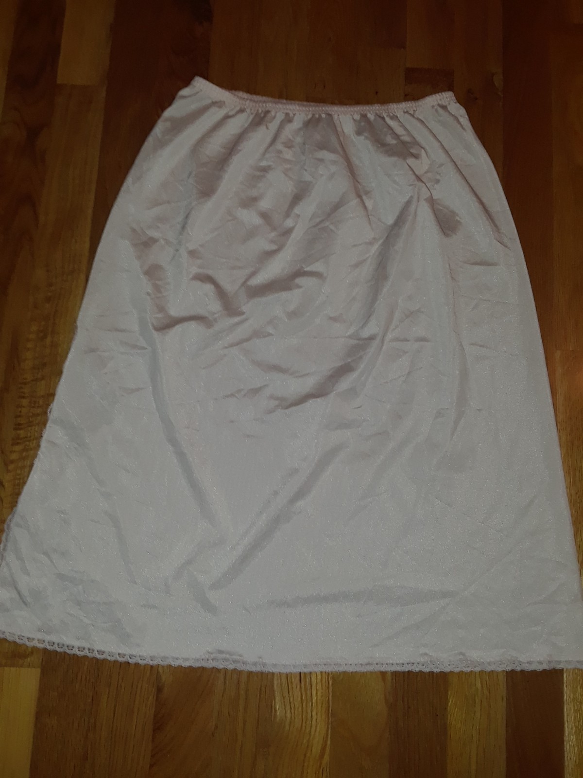 Vintage Vanity Fair Ivory Lace Tim Half Slip Size Medium 25.5&Prime; L Made in USA