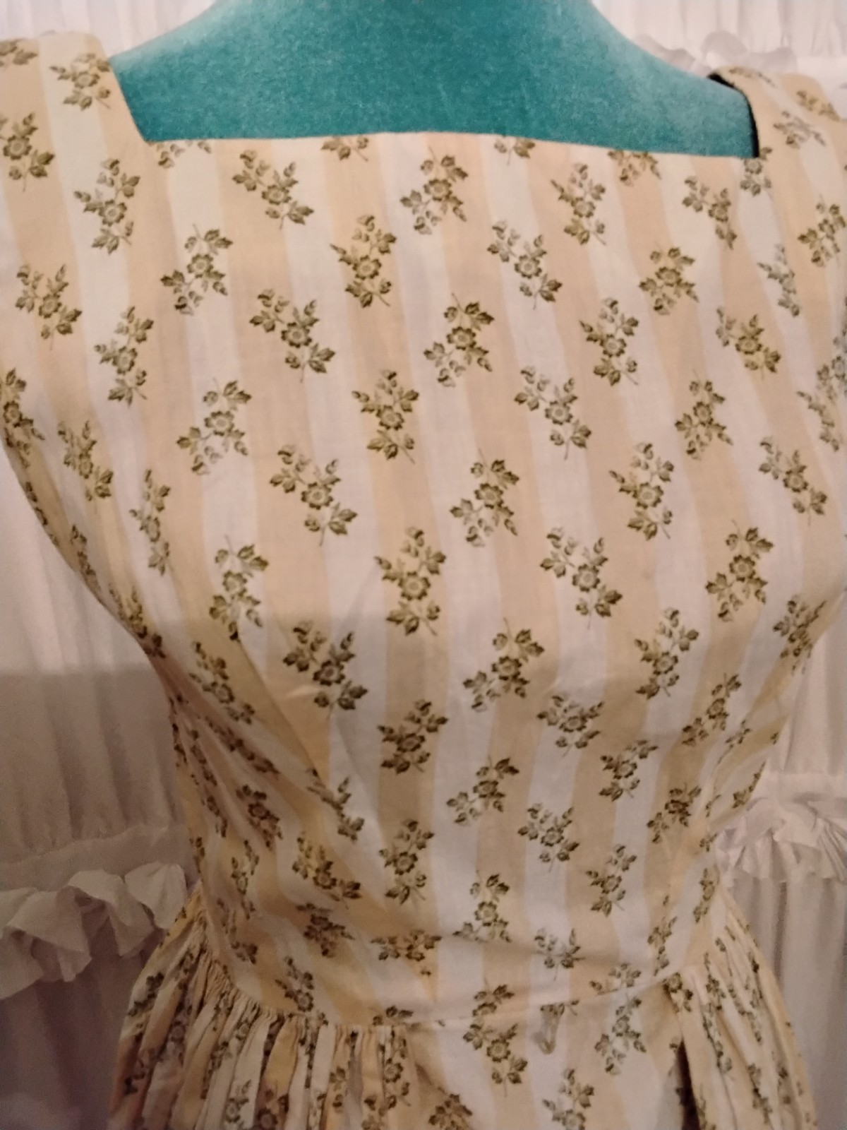 Vintage 1950s 1960s Helen Whiting Cotton Floral Dress S/M Rare Button Back