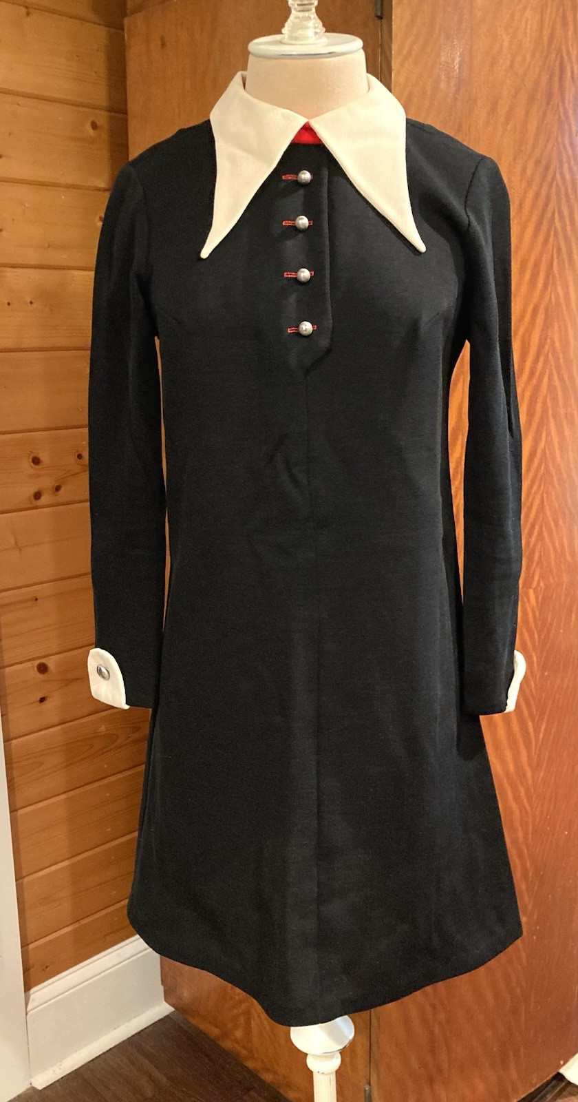 Vintage 1960s 1970s mini dress dagger collar long sleeve, buttons B 36