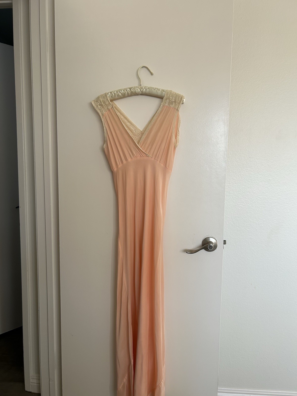 1940s Peach Pink Lace Bias Cut Slip
