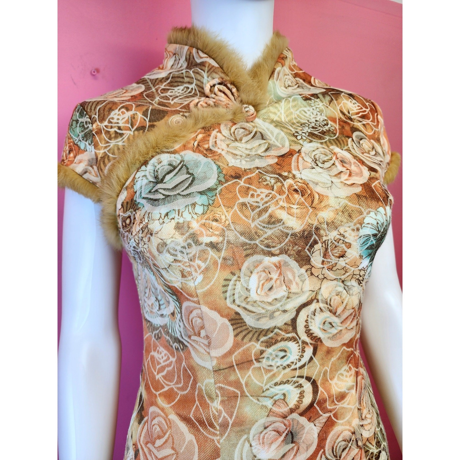 Small Medium Vintage 1990&rsquo;s Gold & Cream Brocade Lurex Faux Fur Lined Cheongsam
