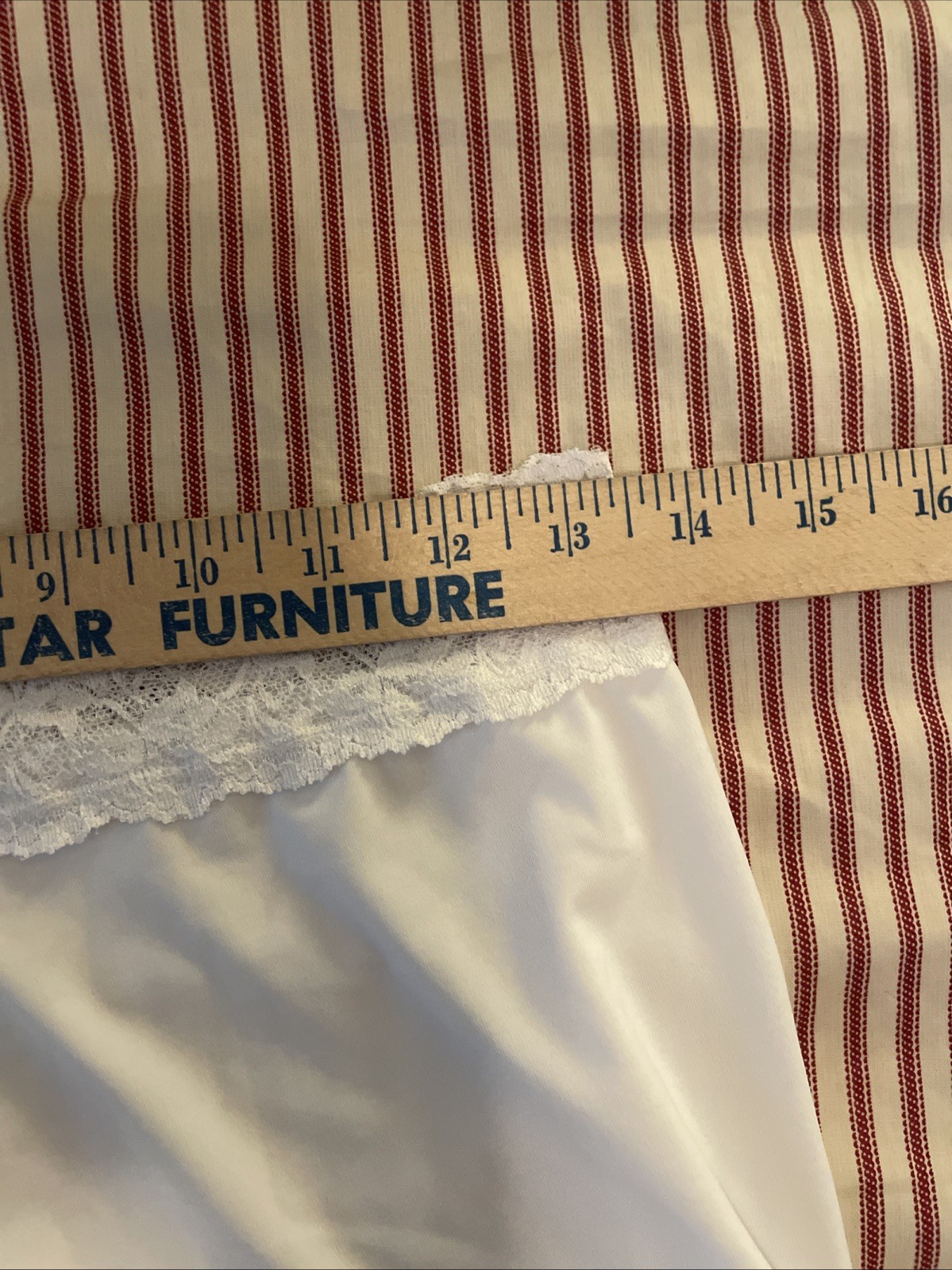 VANITY FAIR White Size Medium Half Slip Lace 18”