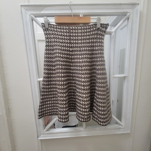 MaxStudio Pull-on Knit Houndstooth Fit&Flare Skirt. EUC.