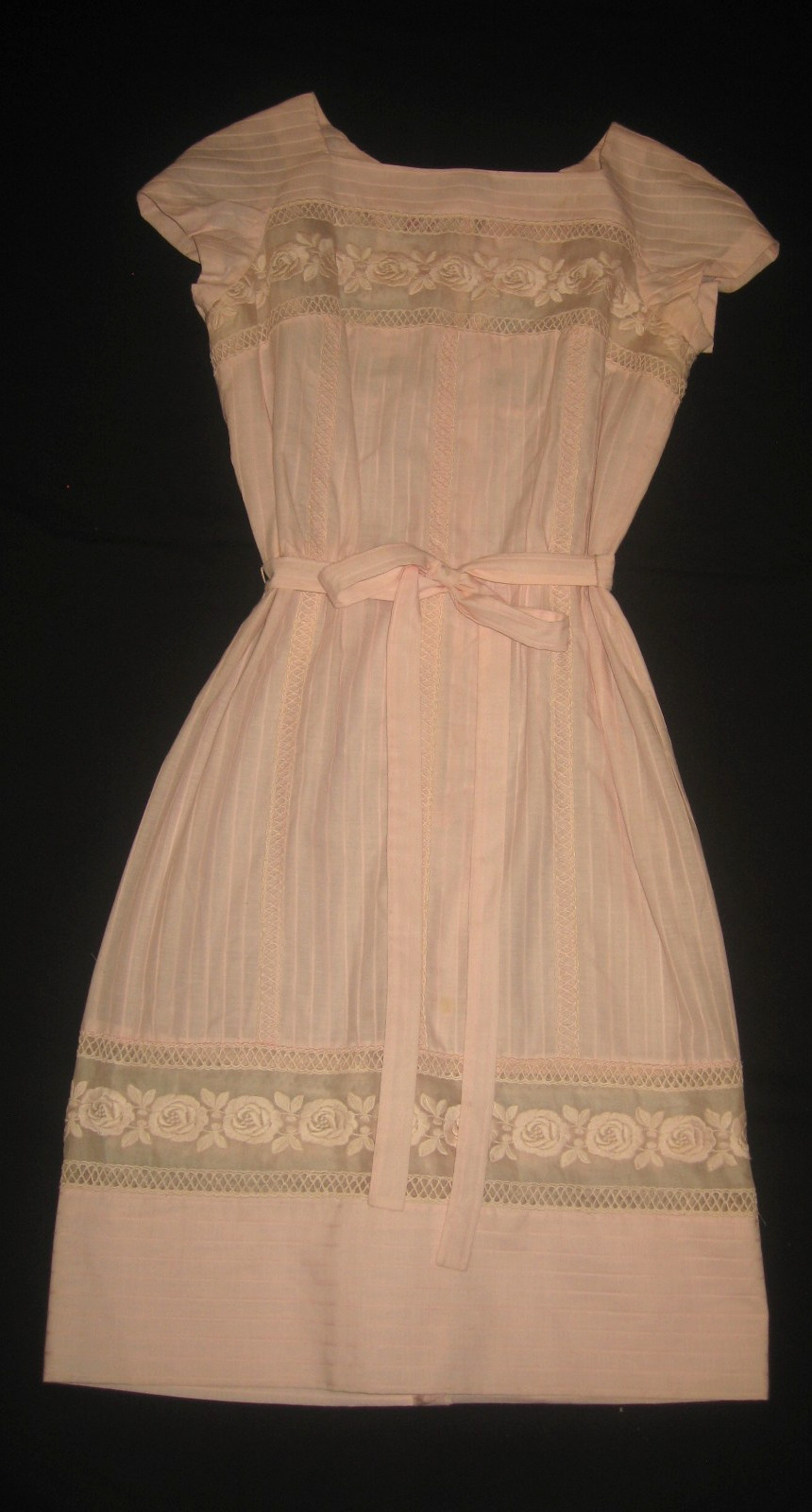 Vintage 50s Carlye Pink Embroidered Flowers Cluny Lace Trim Belted Day Dress S/M