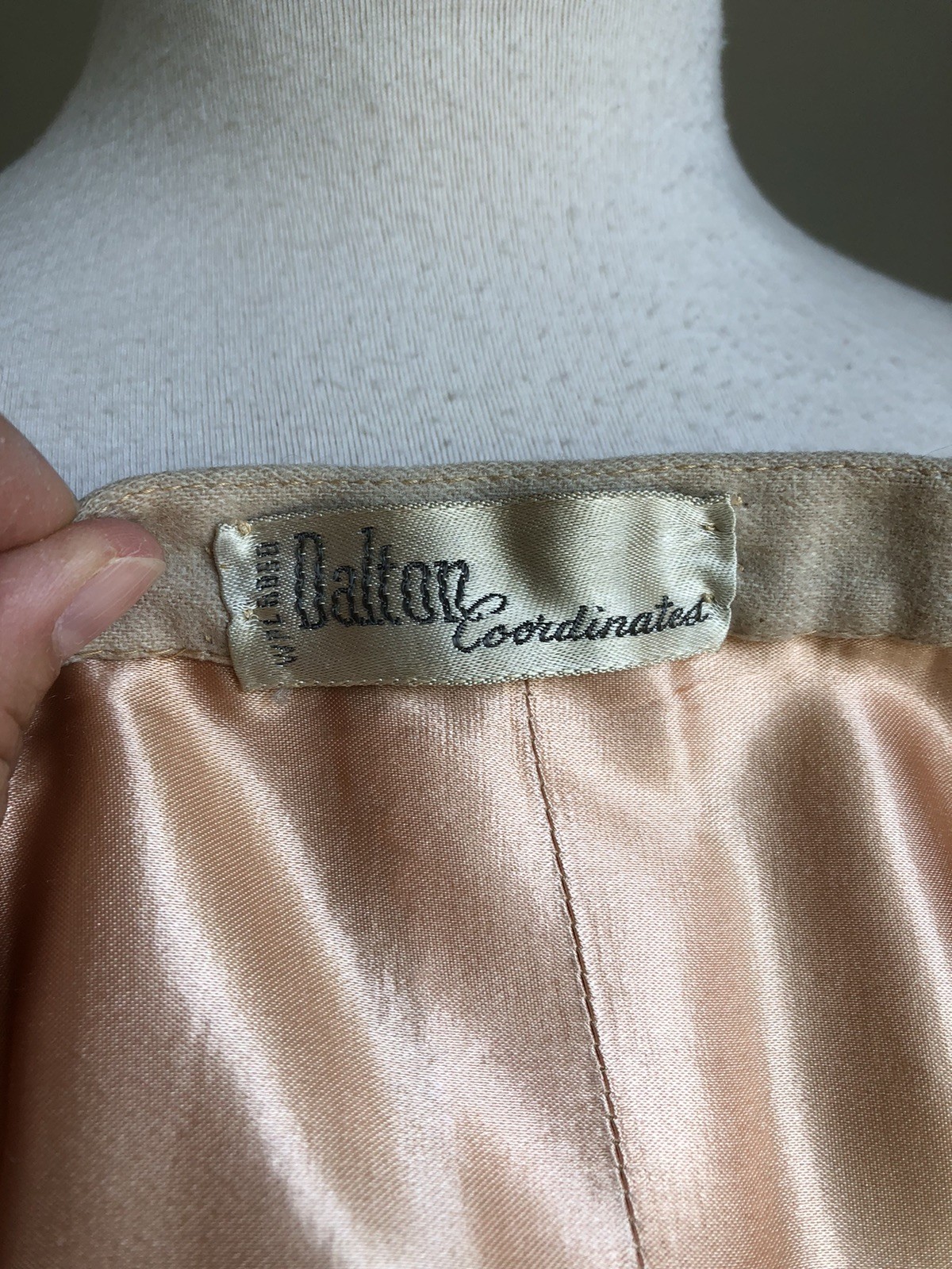 STUNNING VTG DALTON COORDINATES 100% Wool Beige Pencil Skirt SZ XS 24