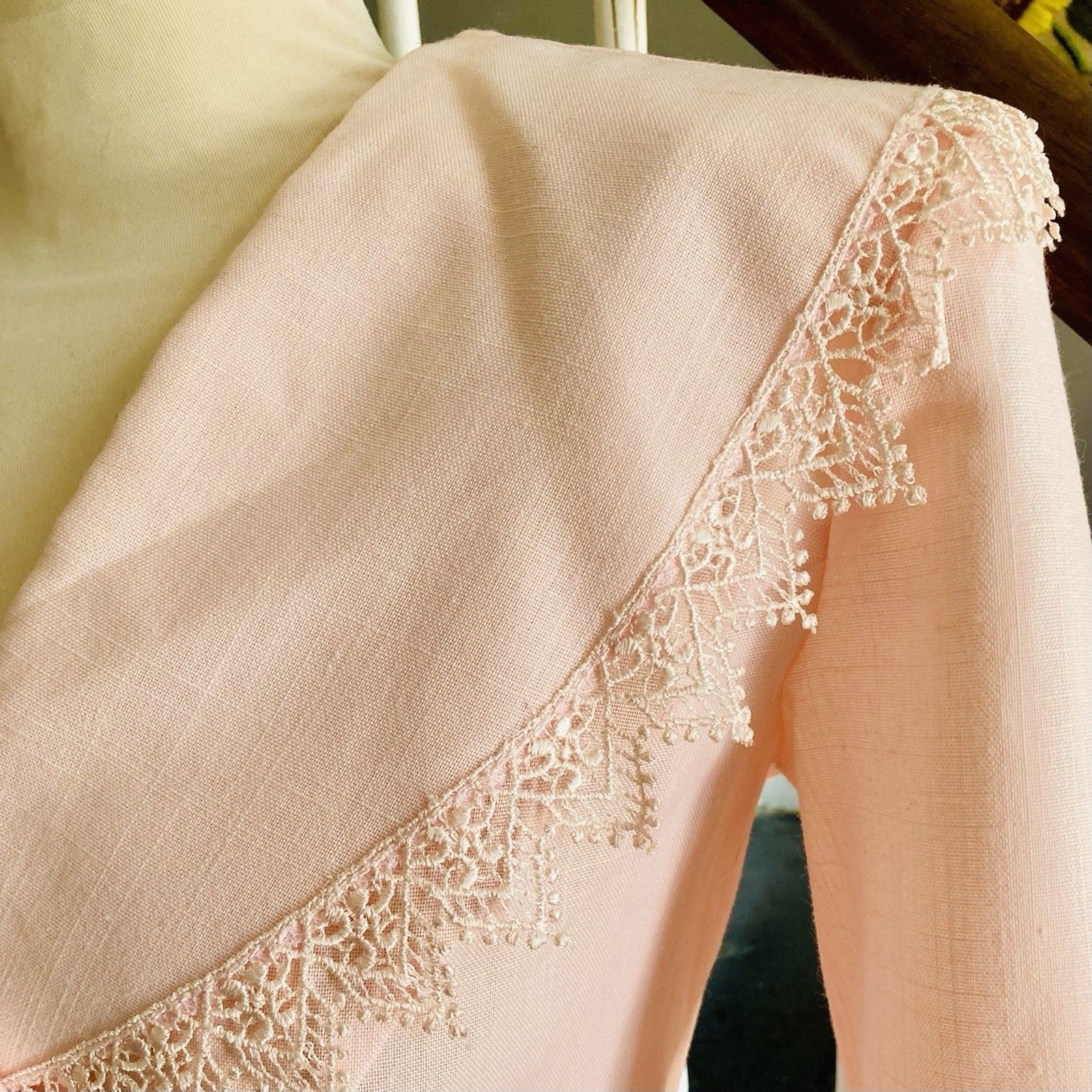 1980s Linen-look Petal Pink Lace-trimmed Pantsuit For Work Church Or Tea Parties