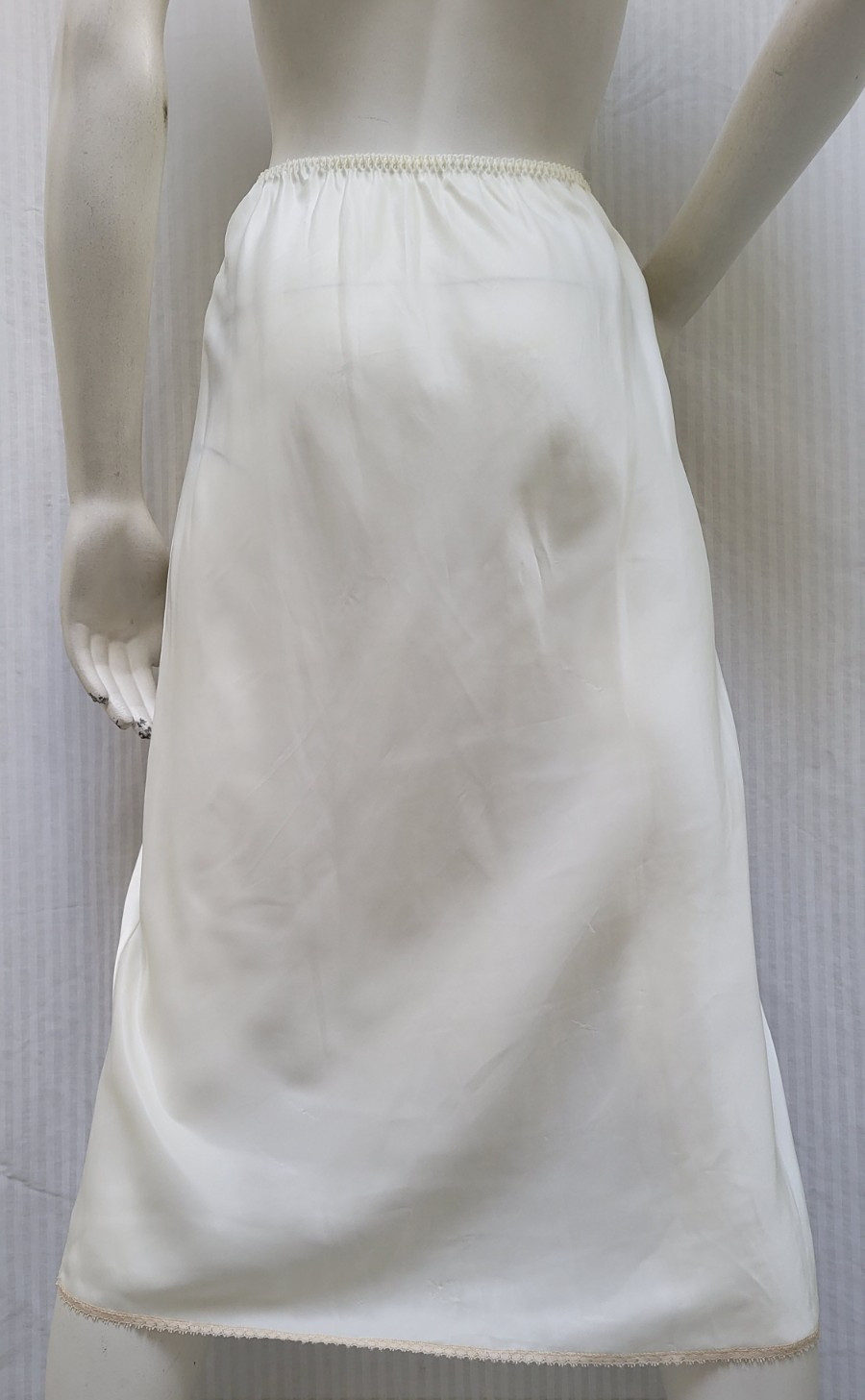 Vintage LILY OF FRANCE Ivory Ecru Lace HALF SLIP Union Made in USA – Size S -EUC