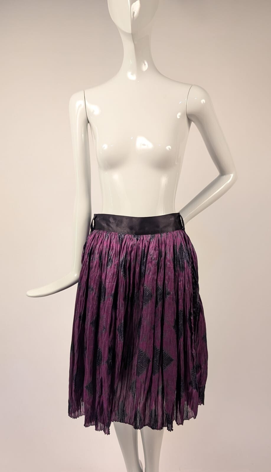 GIANNI VERSACE 1980’S DESIGNER PURPLE SILK PLEAT SKIRT MADE IN ITALY