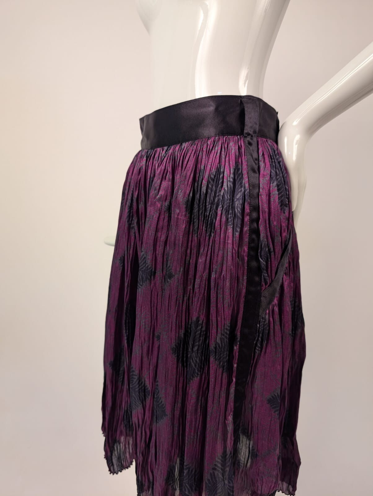 GIANNI VERSACE 1980’S DESIGNER PURPLE SILK PLEAT SKIRT MADE IN ITALY