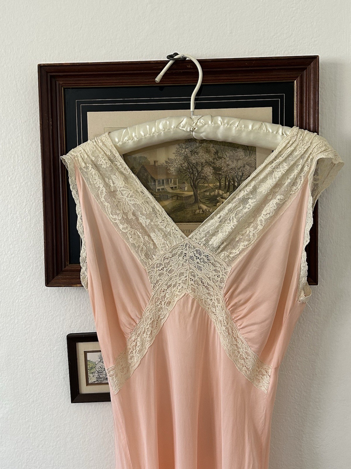 1940s Peach Pink Lace Bias Cut Slip