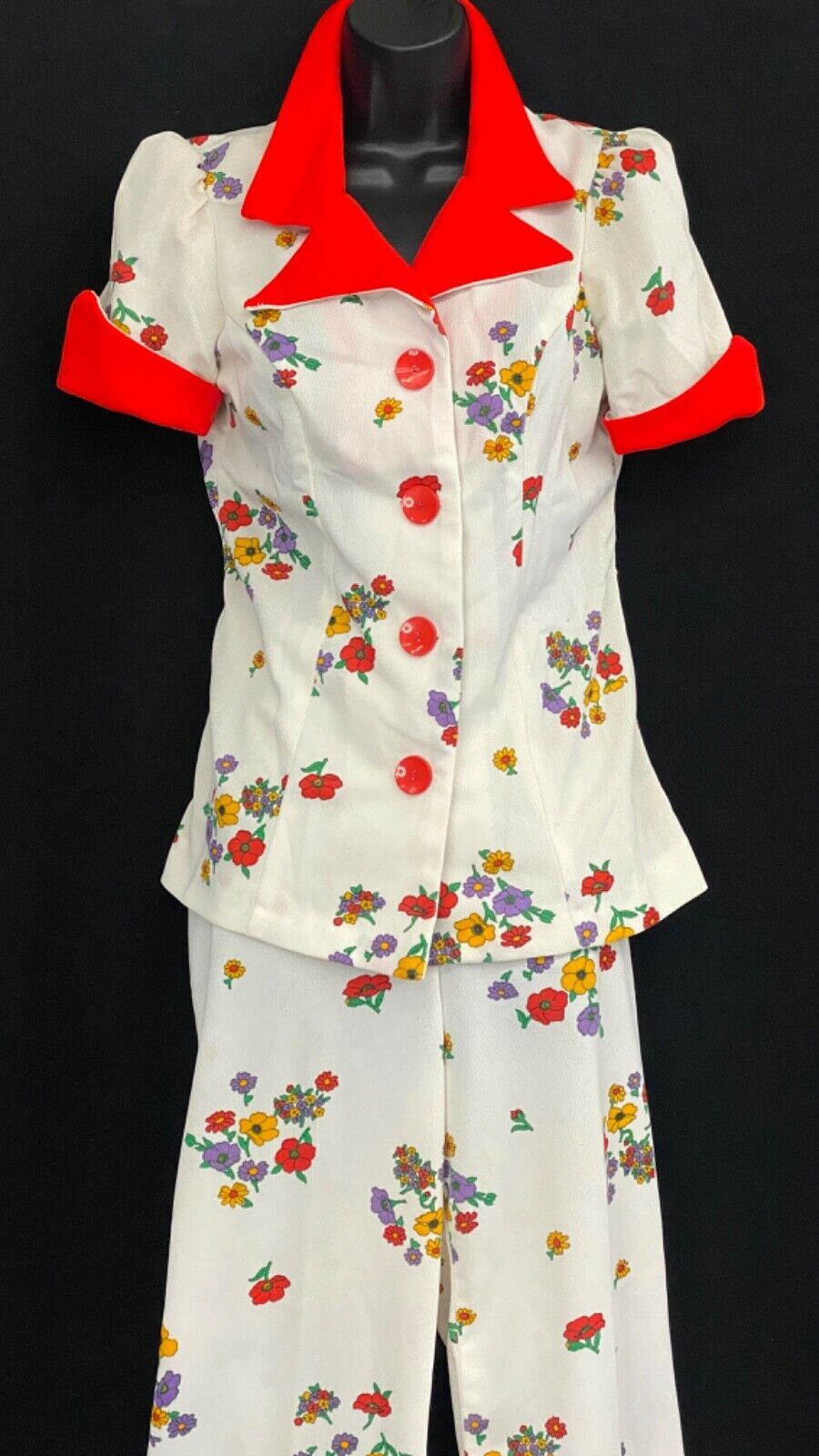 Vintage 1970s white red floral pants suit set, bellbottoms puff sleeves poppy M