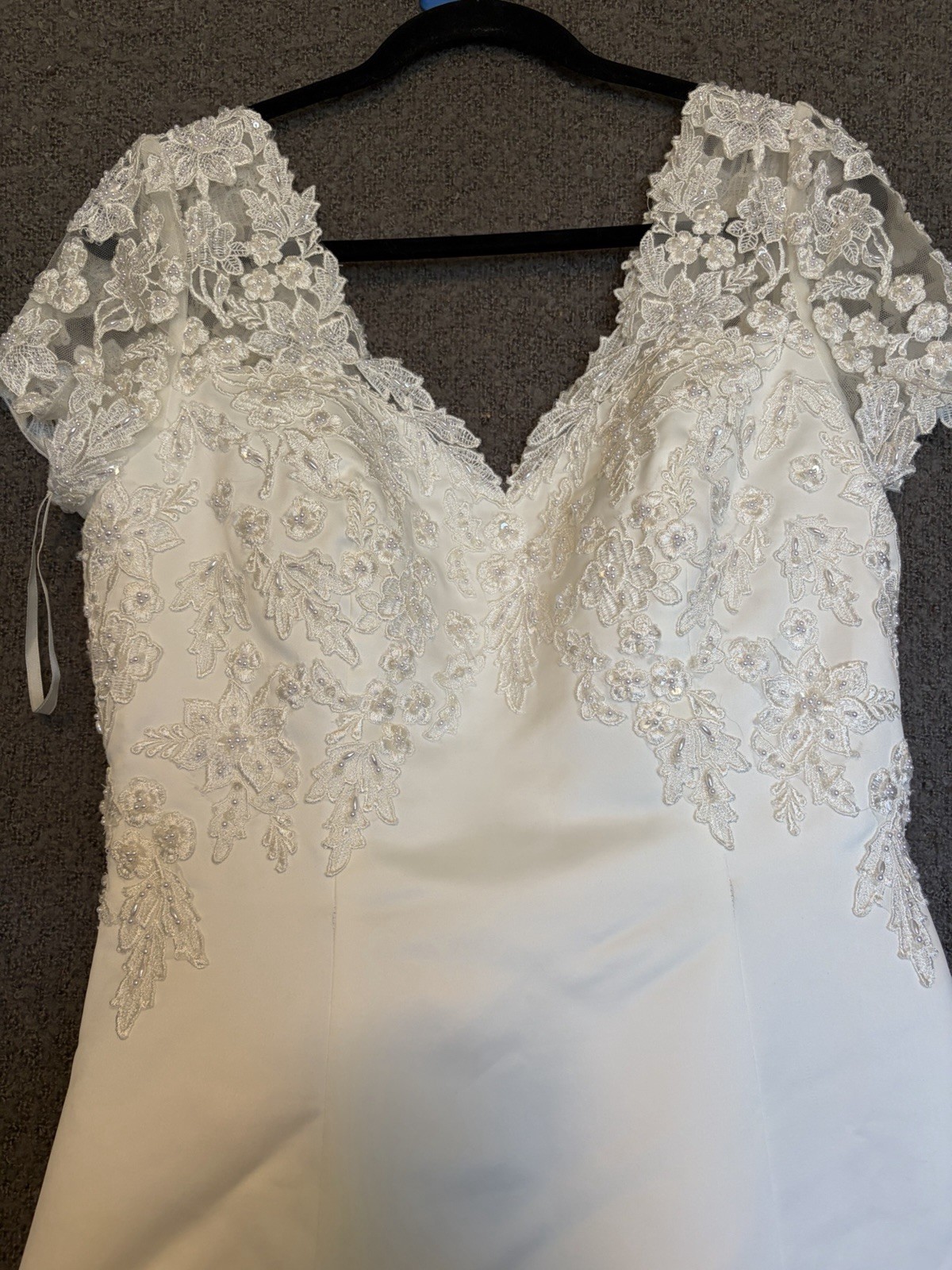 Christina Wu Ivory Lace Appliqué Wedding Dress Size 16 Regular Style 1660-2