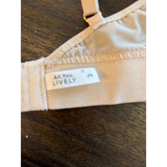 All.You. Lively Wireless Bra Womens Size 2 Unpadded Adjustable Strap Beige