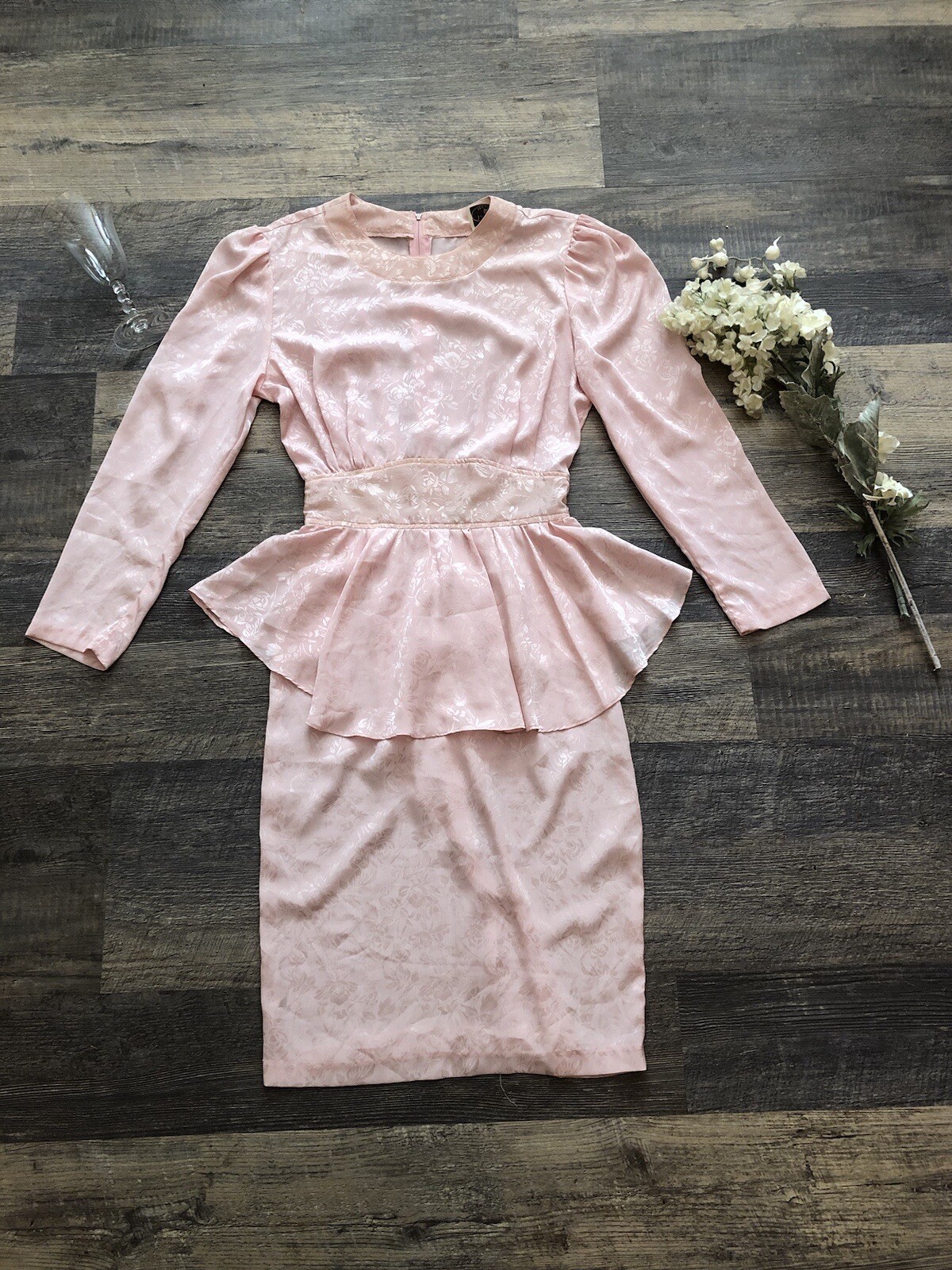 VTG 80’sJohnathan Martin Vintage Poly Peach&Ivory PeplumDress 3/4 Sleeves Small