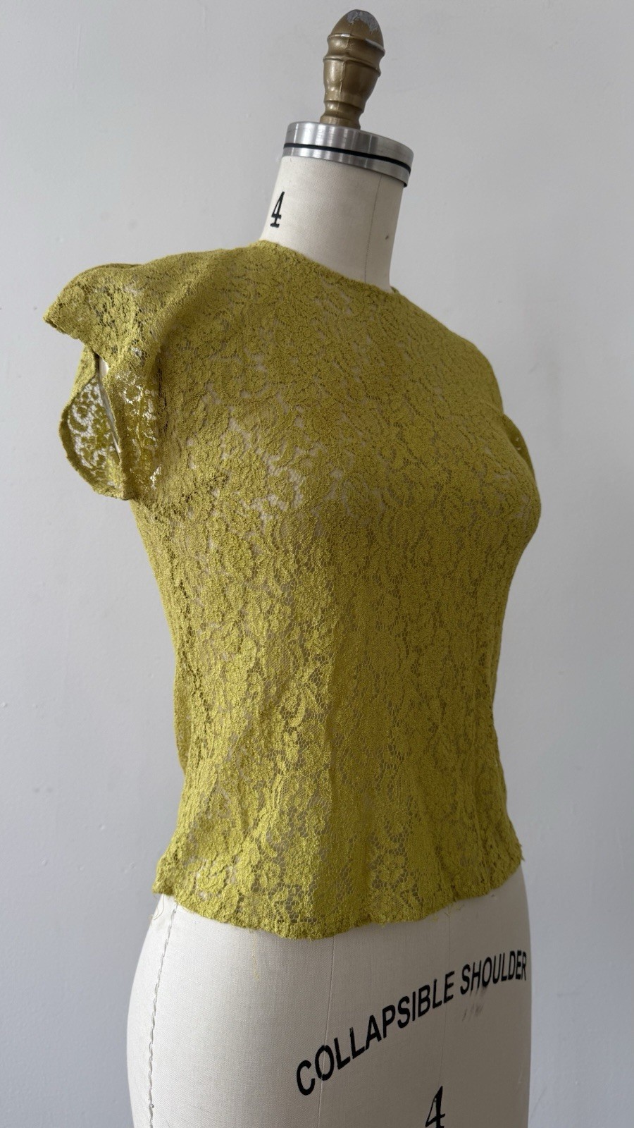 50s Chartreuse Sheer Floral Lace Flutter Cap Sleeve Top Keyhole Bateau Neck XS/S