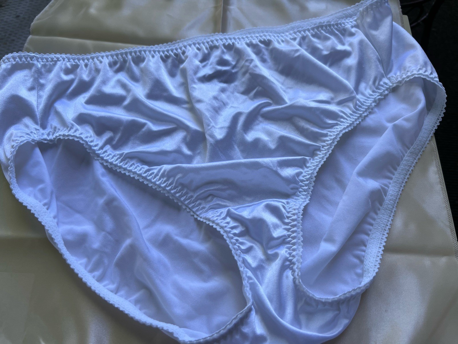 VTG Vanity Fair Panties Second Skin Glossy Satin Stretch White 4XL Mexico