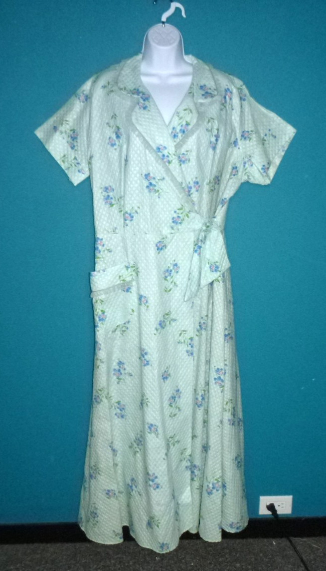 NWOT Vtg 50s 60s Charmode Sears Textured Cotton Wrap Robe Floral Sz 42 VOLUP