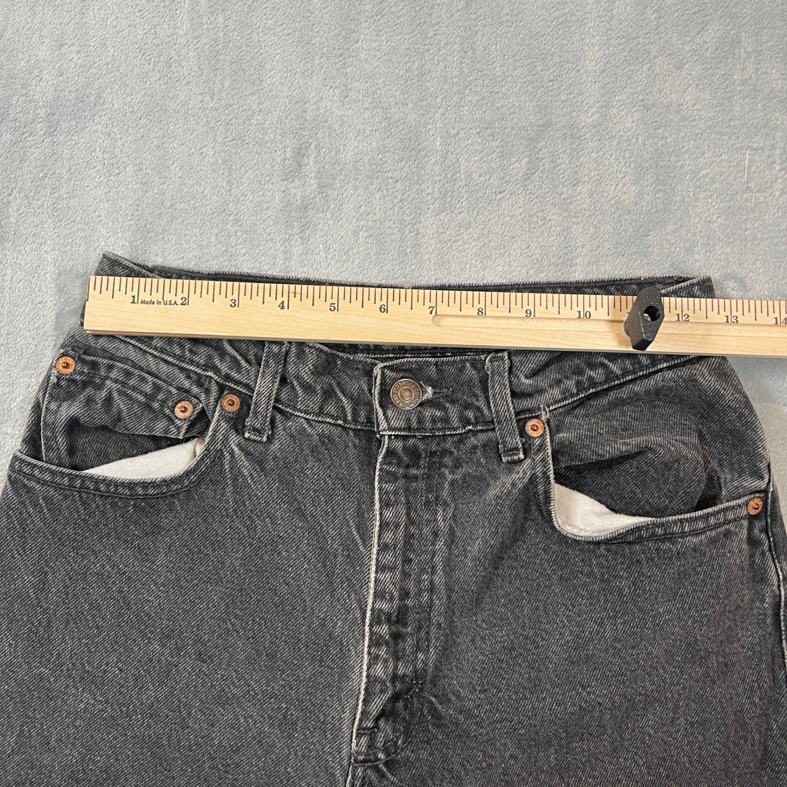 Vintage Levis Women&rsquo;s Size 23 Black High Waisted Tapered Leg Jeans Made in USA