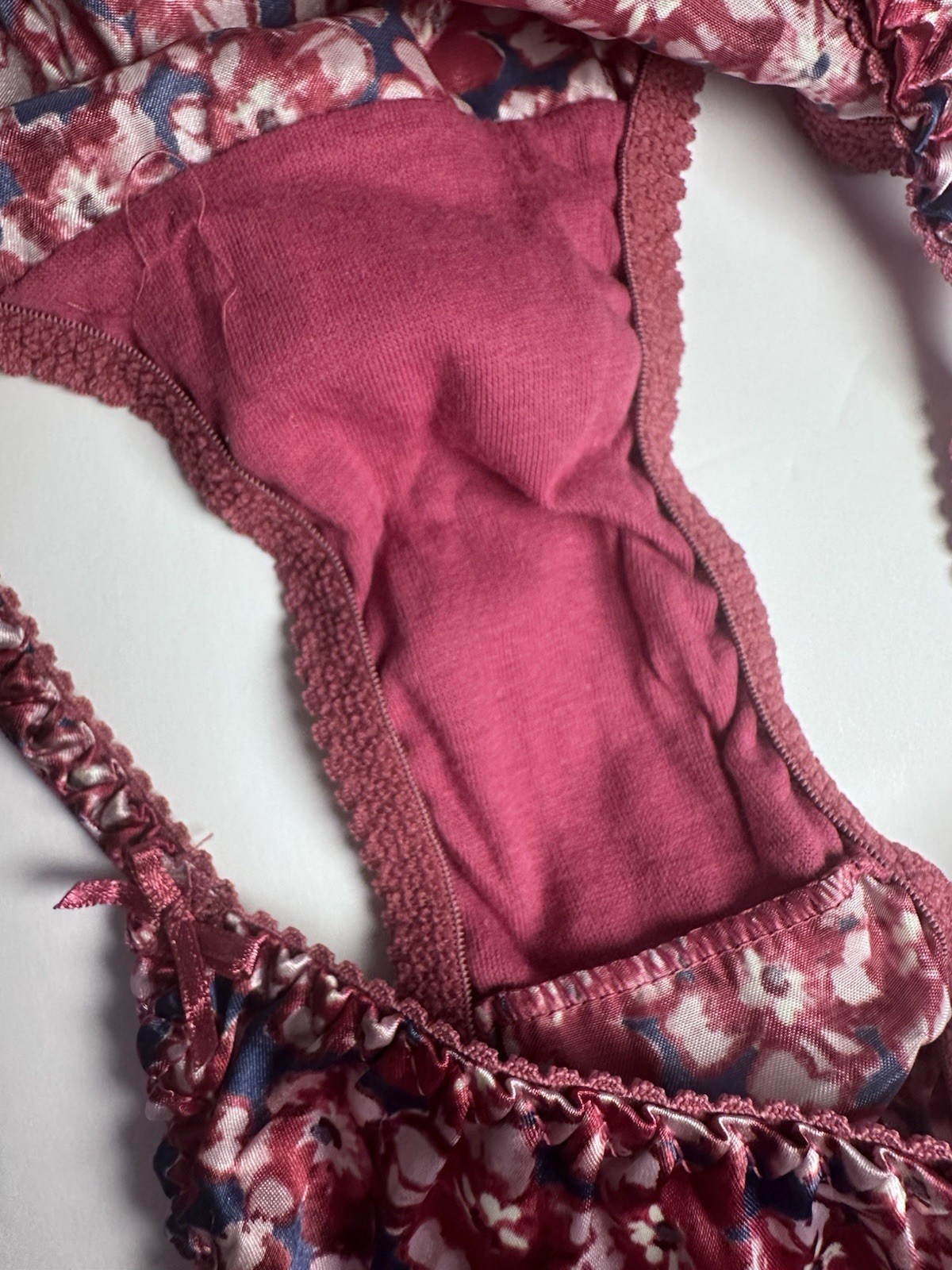 Vtg String Bikini PANTIES Liquid SATIN Second Skin Bow 6/M Mauve Pink floral
