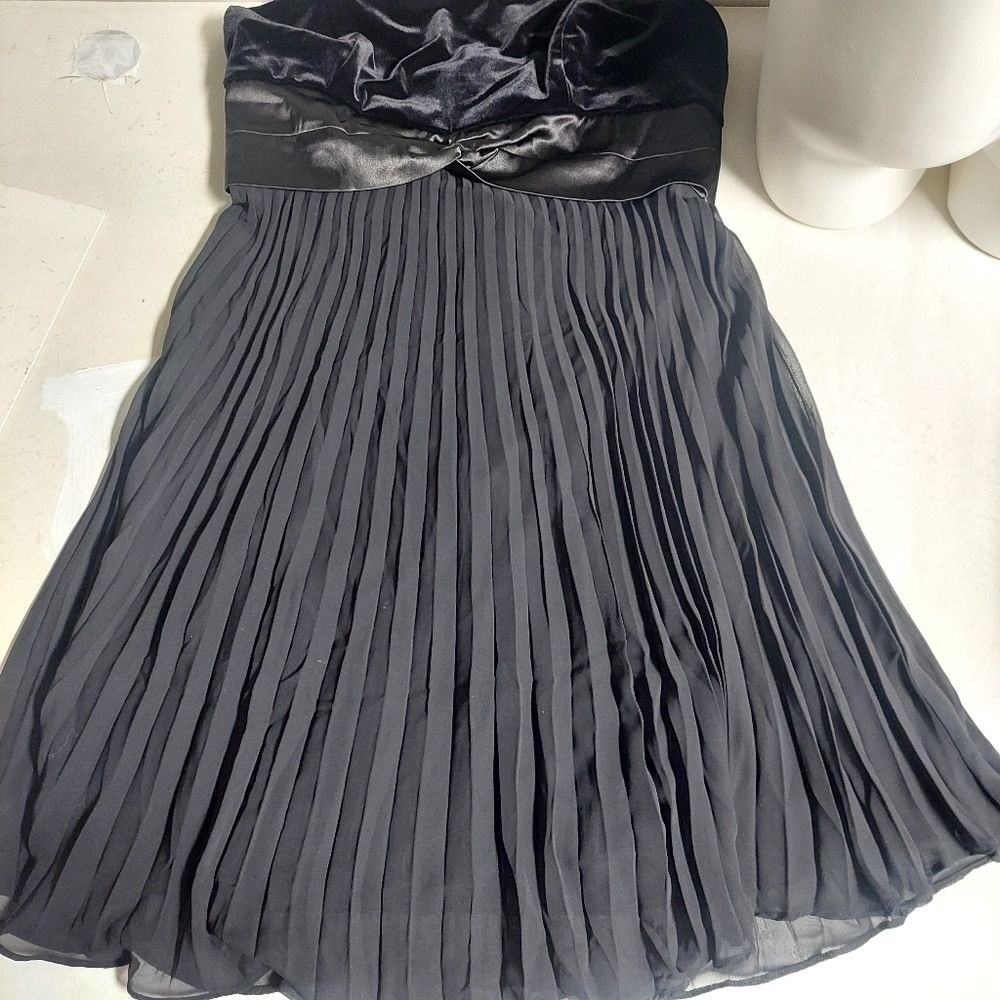 Alex Evenings Black Dress Size 12P Babydoll Velvet Satin Pleated