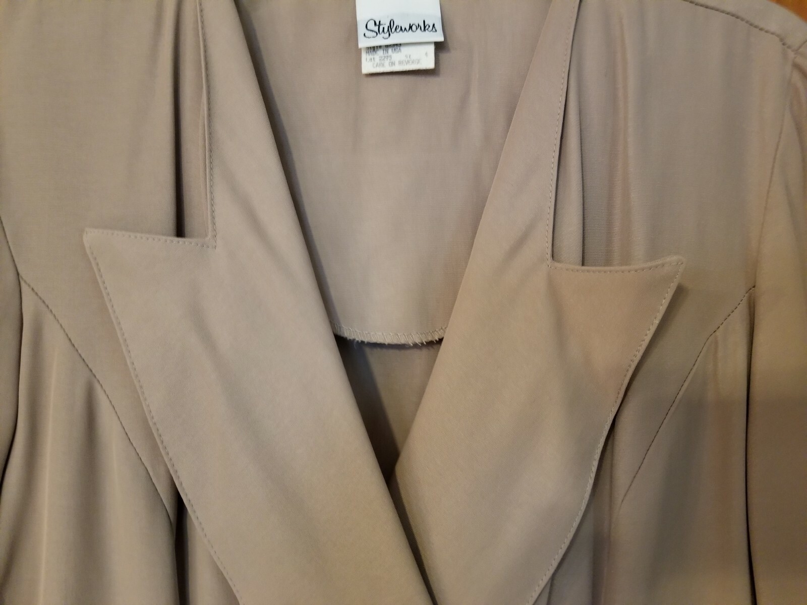 Vintage 1980s? Size 4 Tailored Double Breasted Acetate/Rayon Taupe Stylish Dress