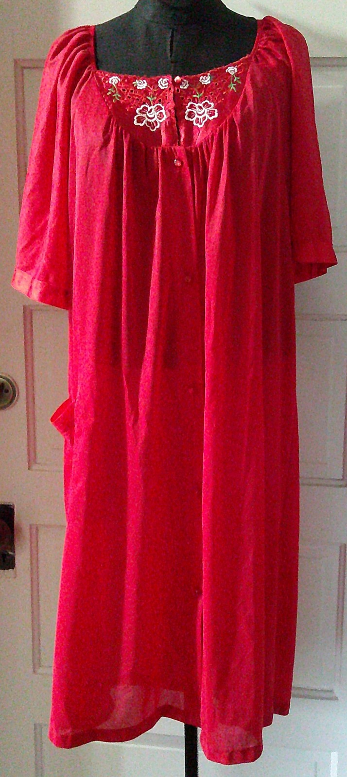 1980&rsquo;s KELLY REED Red Embroidered SS Silky Night Gown 1x Plus Woman