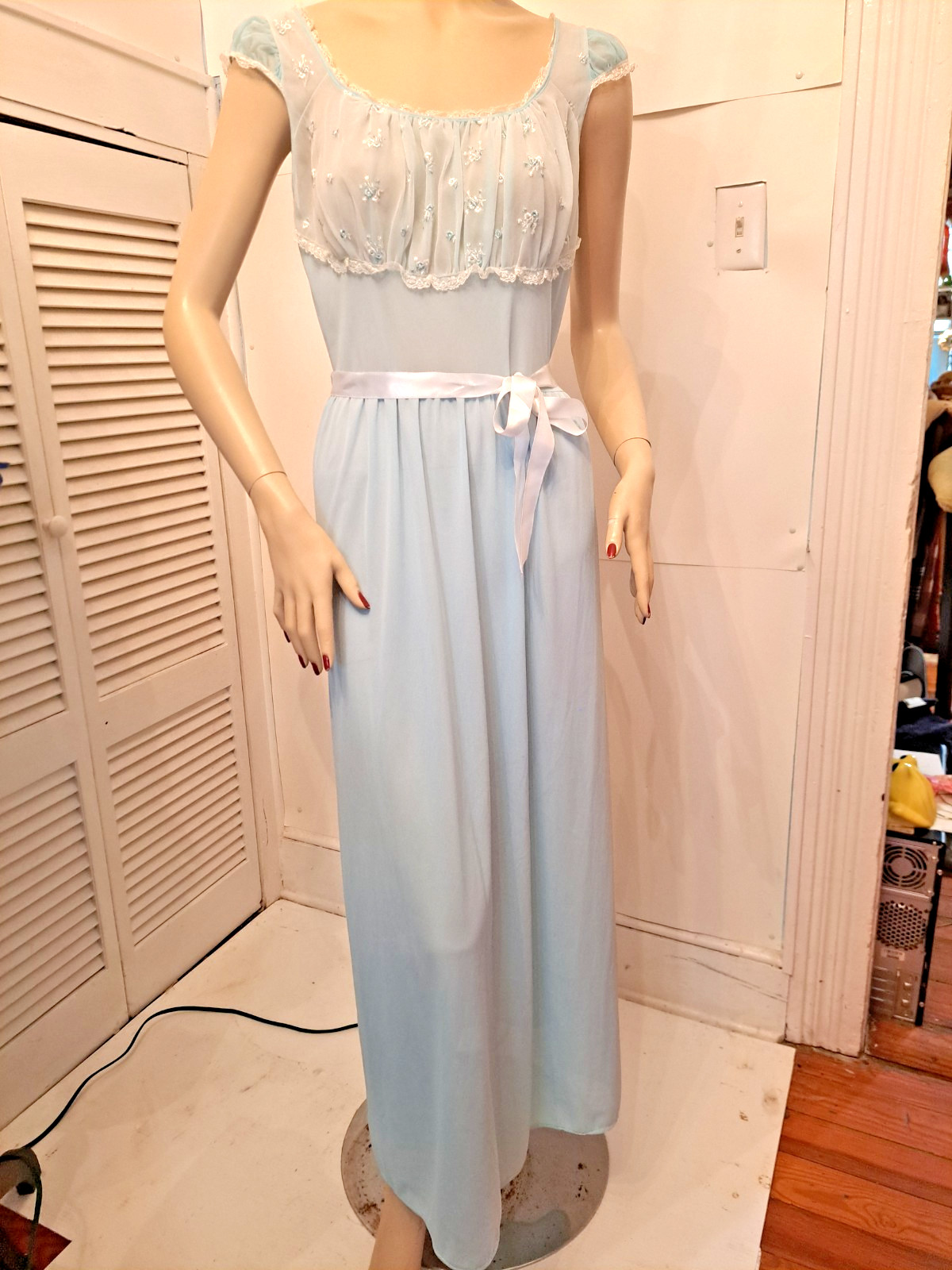 VTG 50&rsquo;s/60&rsquo;s Baby Blue Nylon Nightgown Med. Semi Sheer Lace Lingerie Romantic