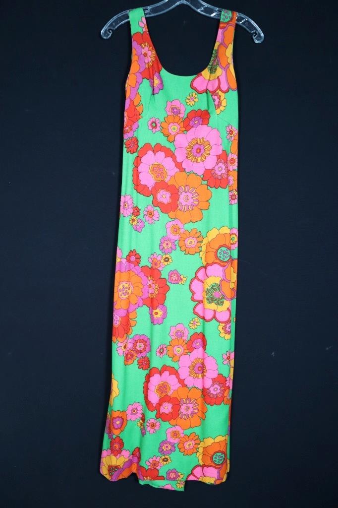 Vintage 1970&rsquo;s Designer Quality Long Colorful Green Floral Linen Dress Size 4-6