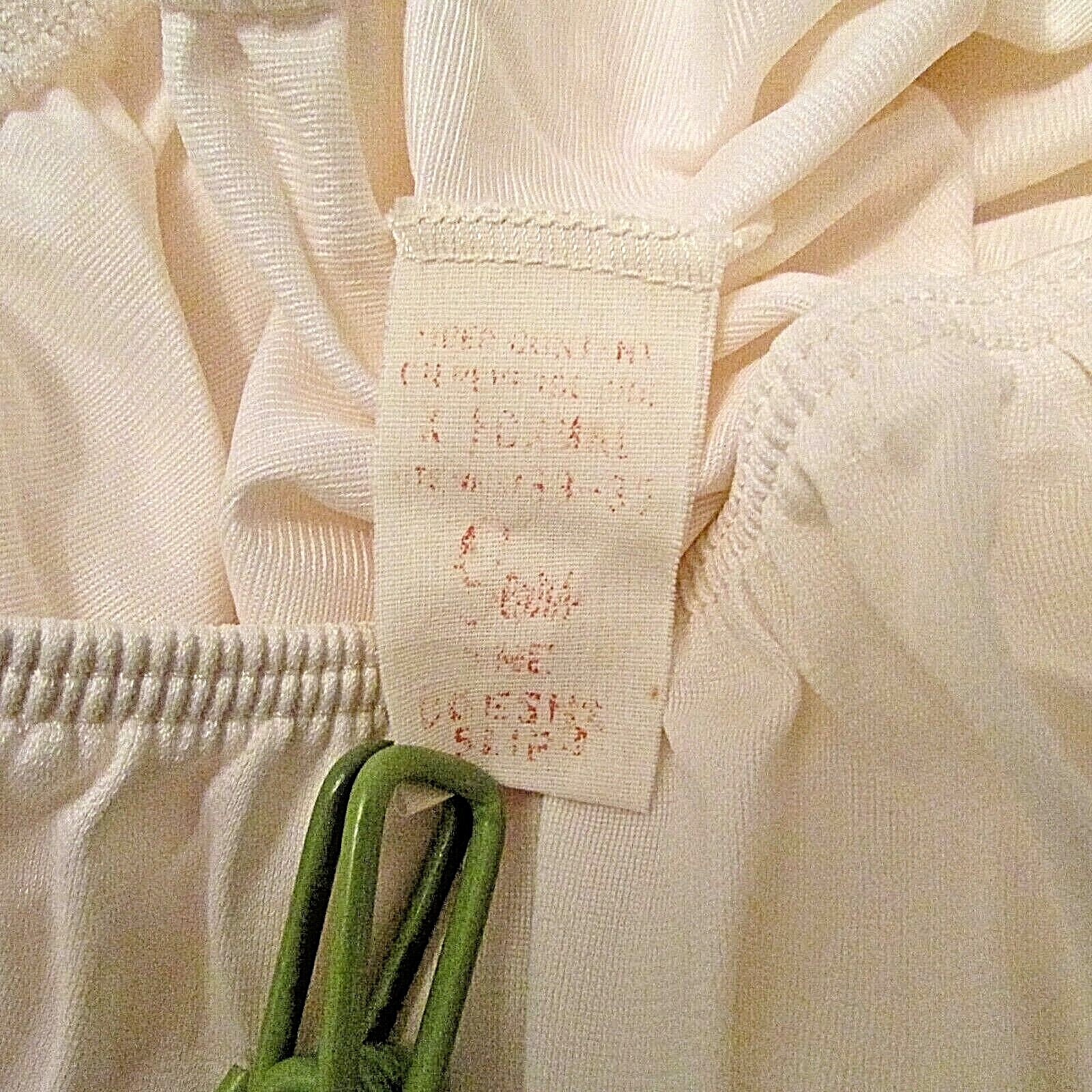SEARS The Doesn&rsquo;t Slip Pillow Tab Silky Nylon 36&Prime; Half Slip Petticoat M USA made
